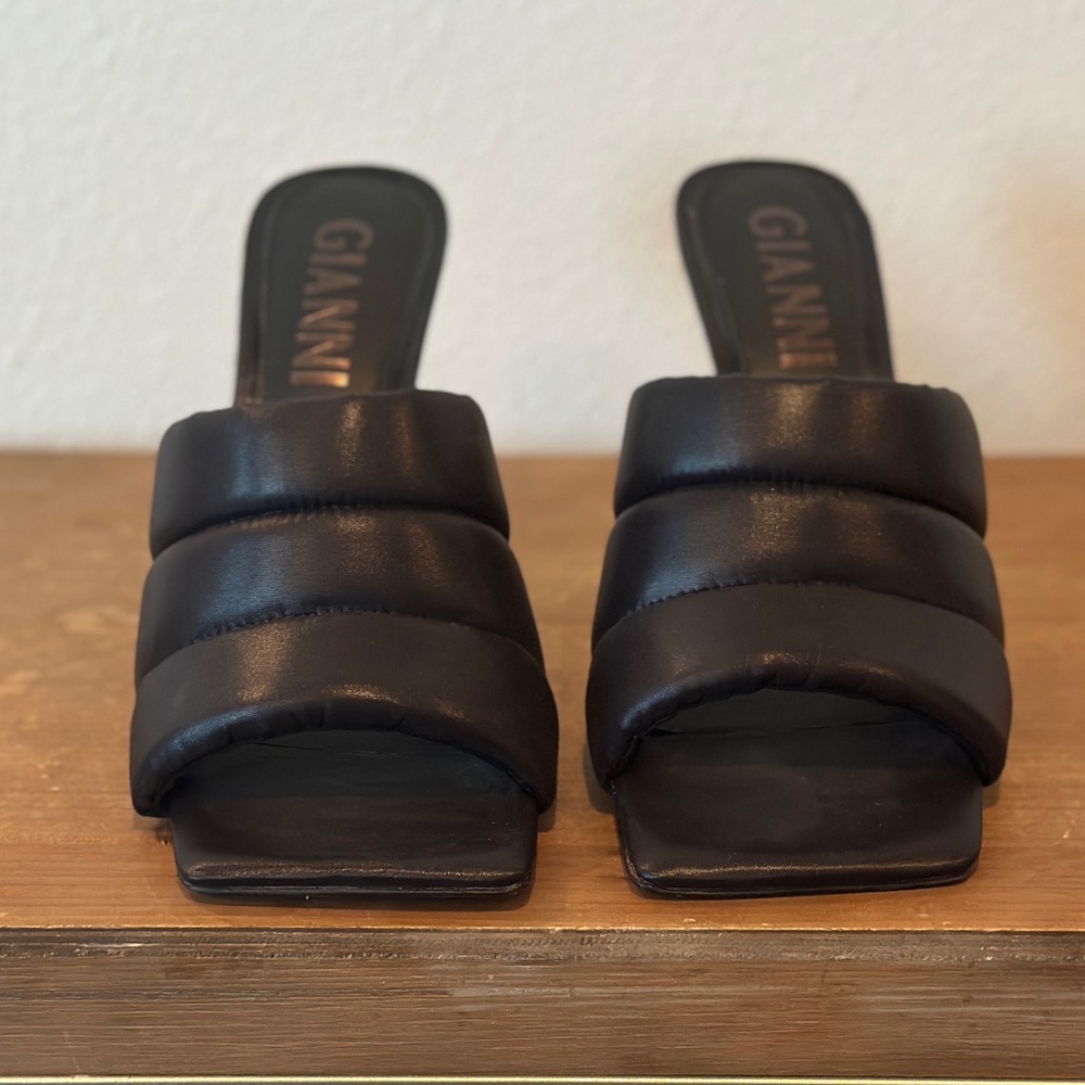 Gianni Bini Zimmie black high heels open toe sandals. Puff Style Stilettos 10